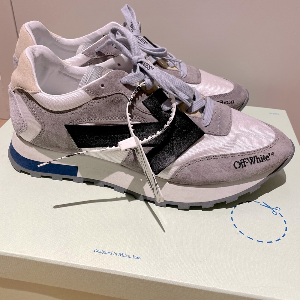OFF-WHITE ARROWS RUNNING SNEAKER